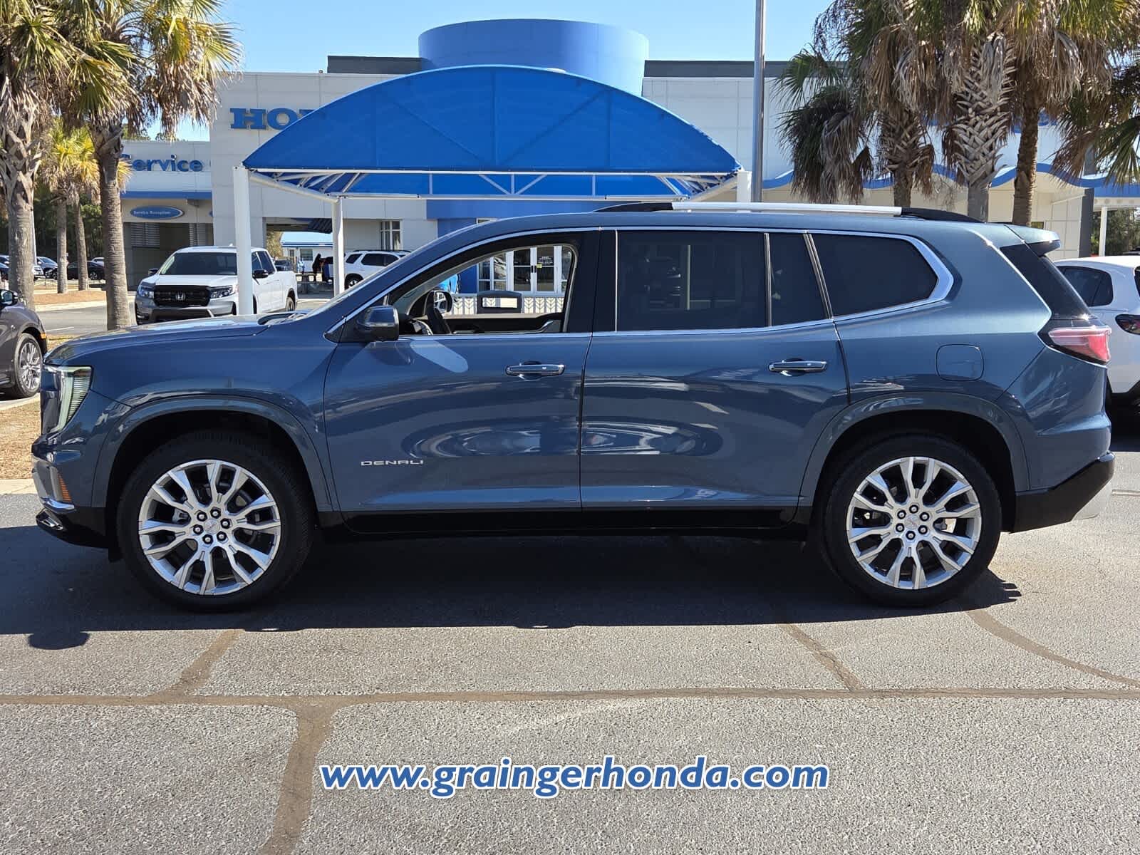 2024 GMC Acadia FWD Denali