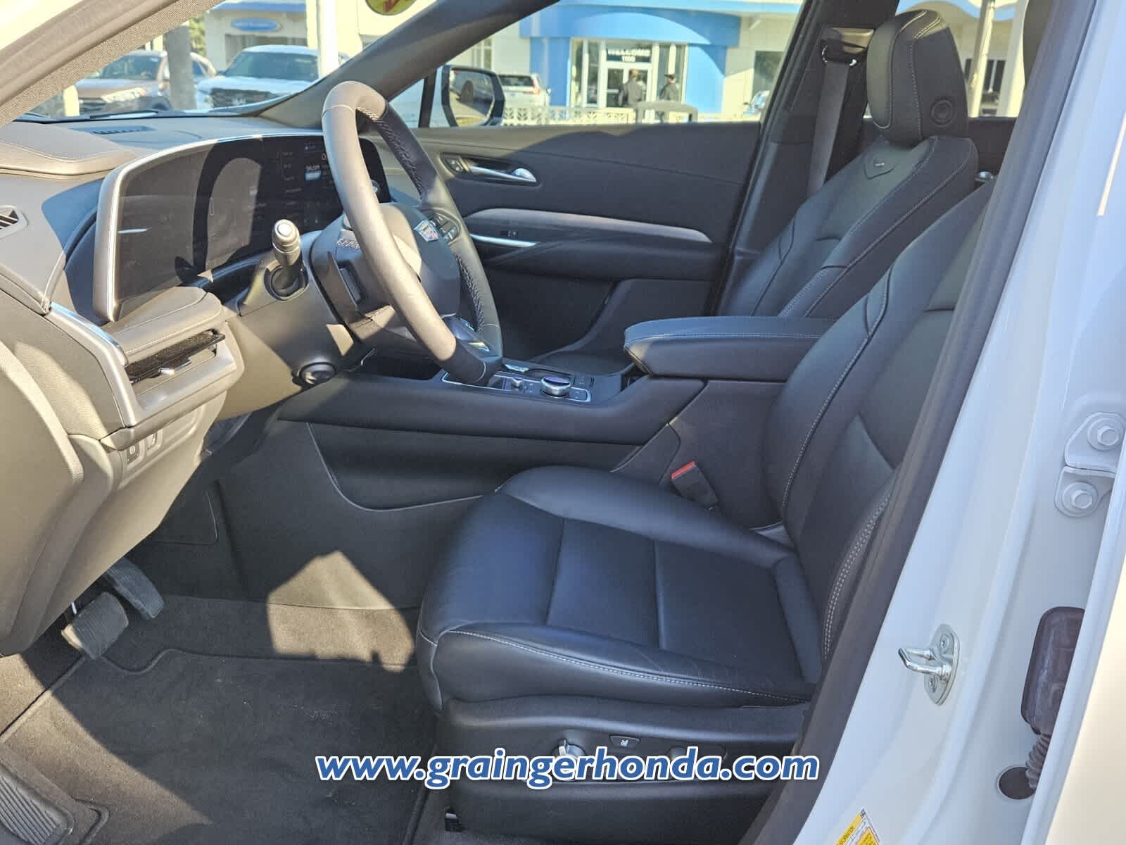 2024 Cadillac XT4 FWD Premium Luxury