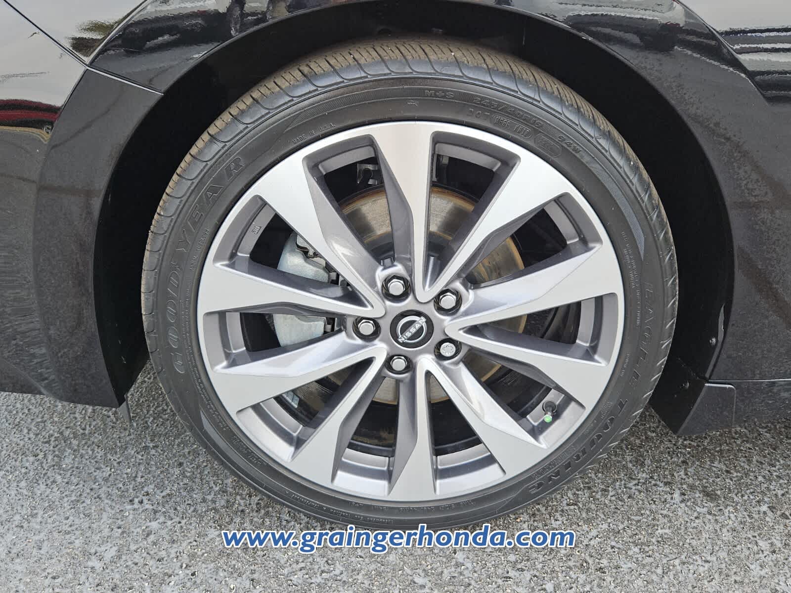 2023 Nissan Maxima Platinum