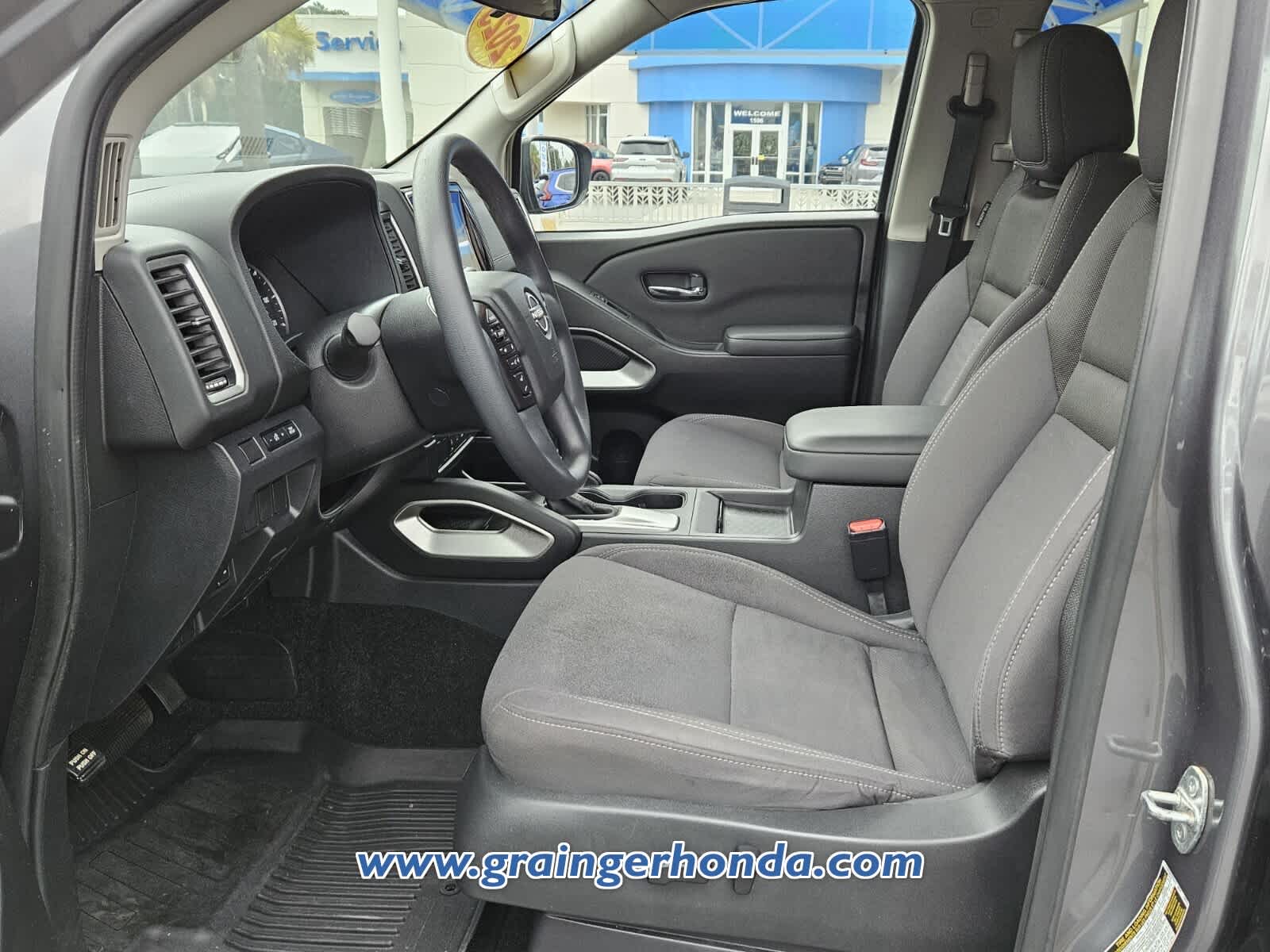 2023 Nissan Frontier SV