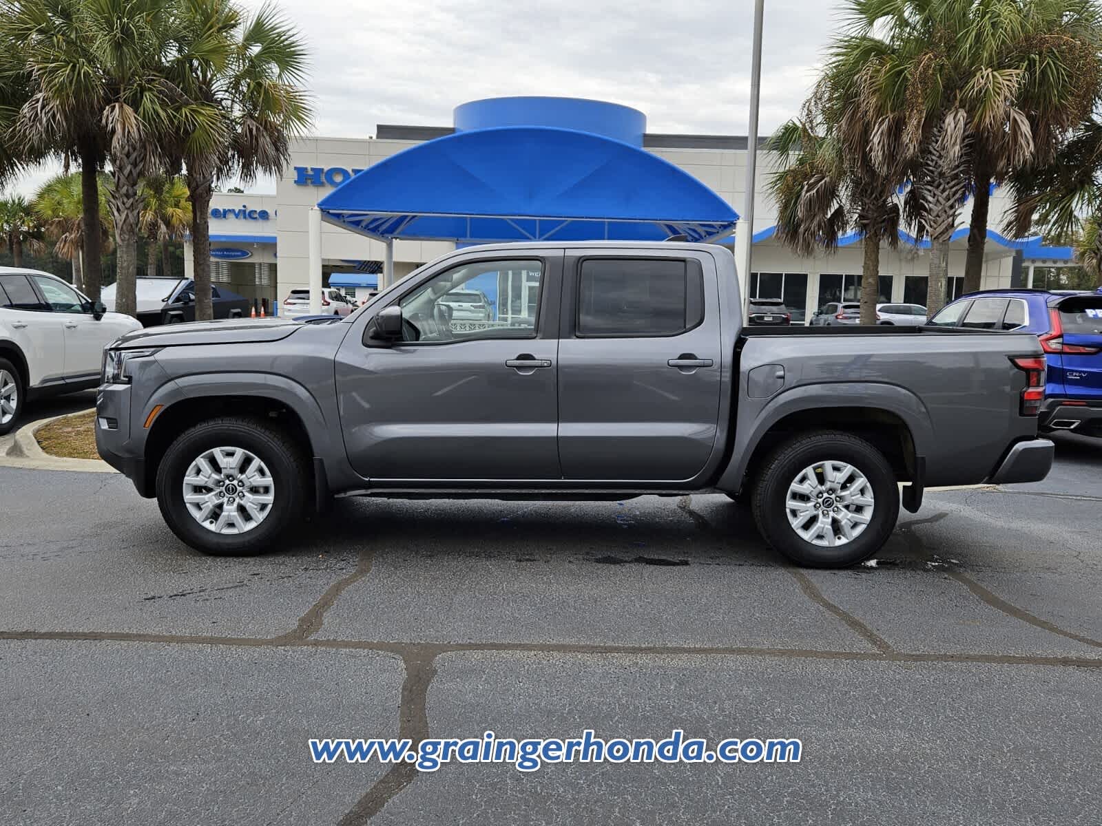 2023 Nissan Frontier SV