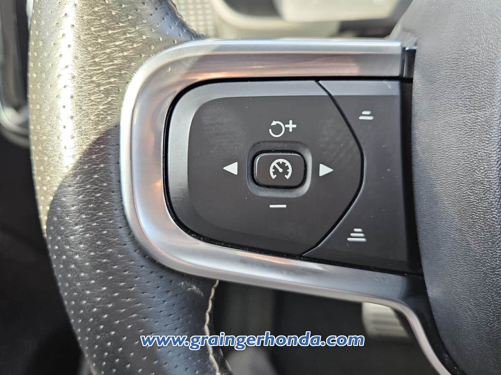 2021 Volvo XC40 R-Design