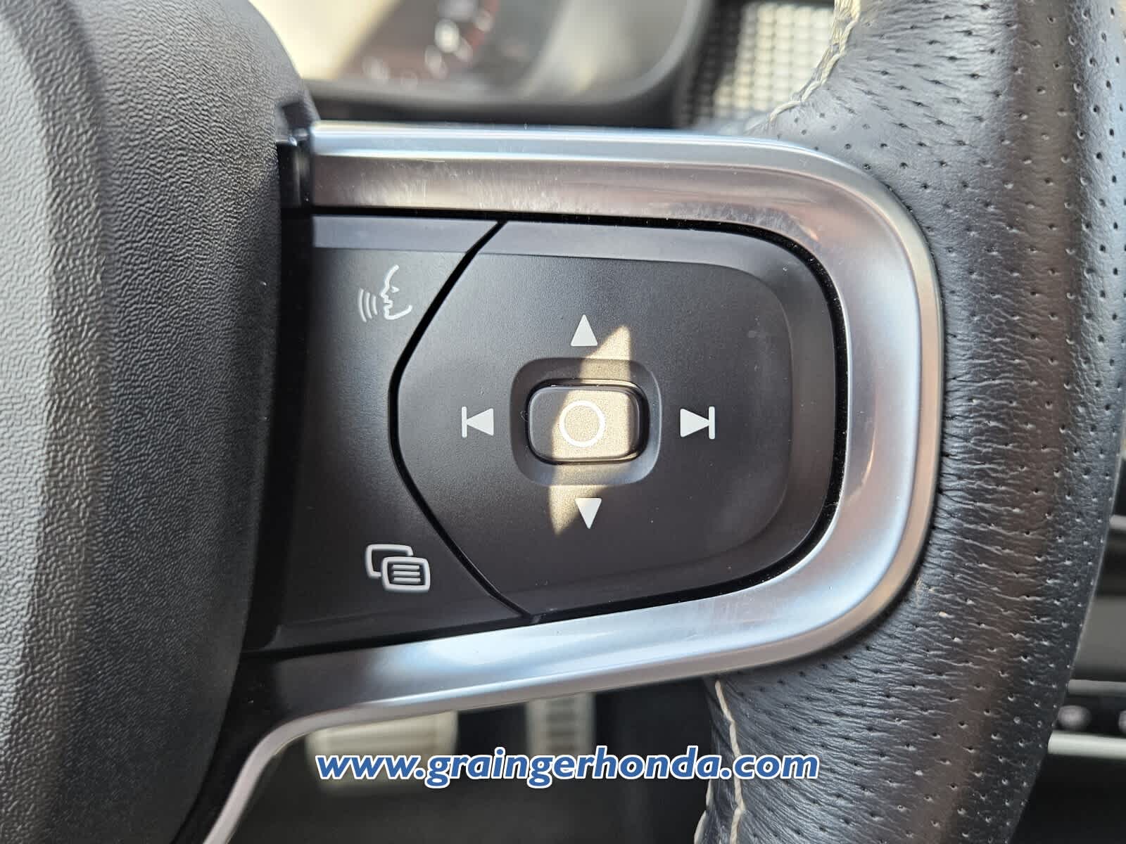 2021 Volvo XC40 R-Design