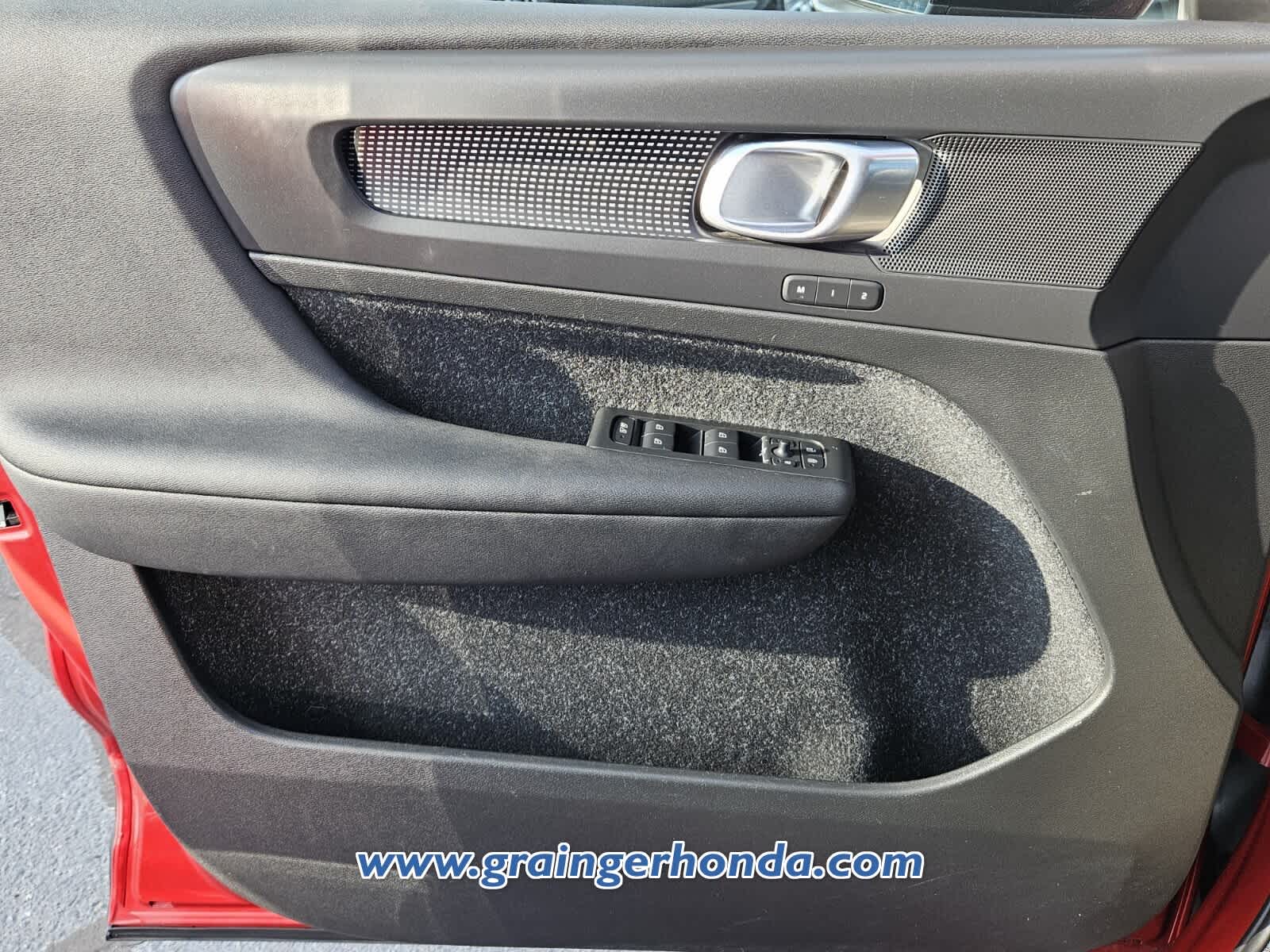 2021 Volvo XC40 R-Design